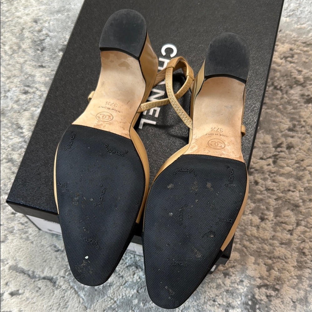 Chanel Beige and Black Women's Slingback Shoes - Picture 3 of 6